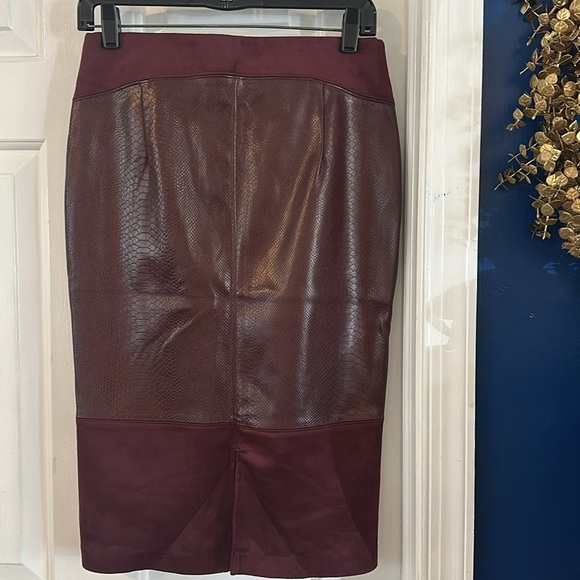 Women’s Marc New York Burgundy Faux Leather & Suede Pencil Skirt Size XS - Picture 6 of 9